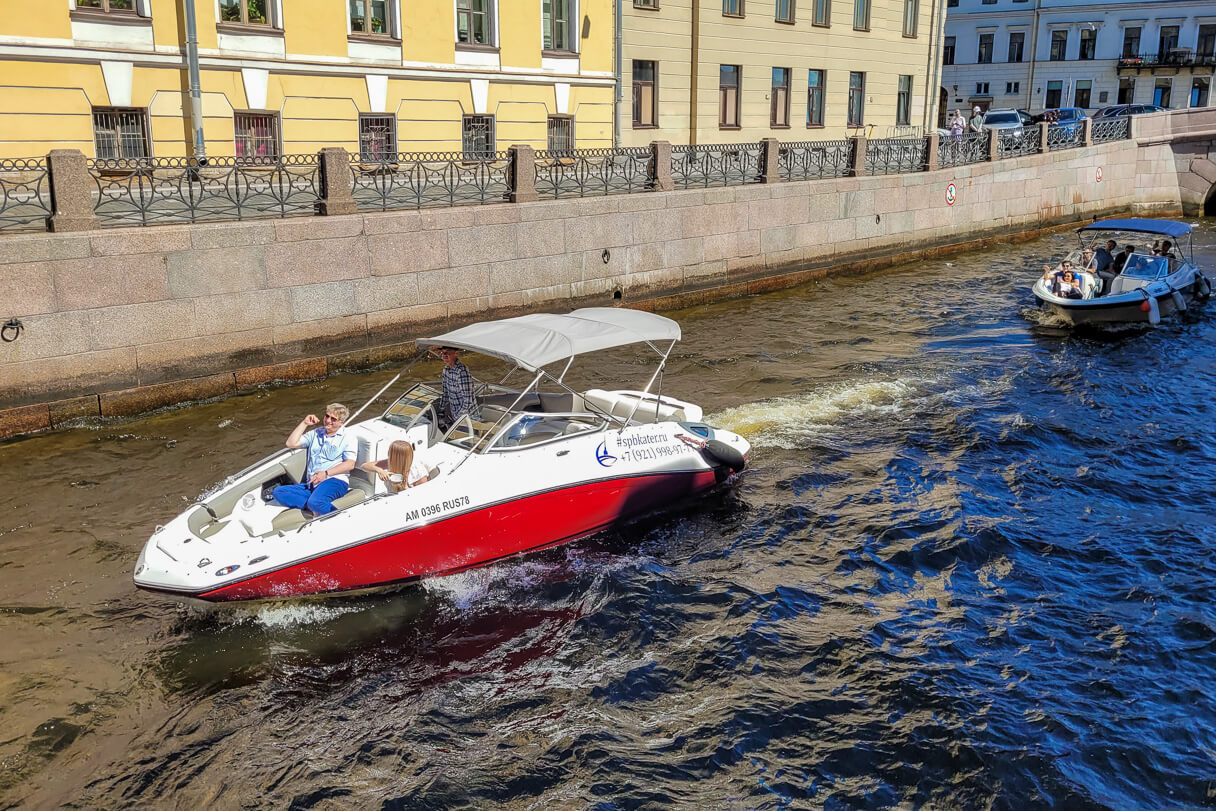 Pietarin joki- ja kanavaristeilyt, Venäjä
