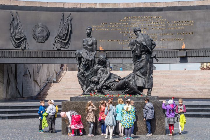 Pietarin Leningradin sankarillisten puolustajien muistomerkki